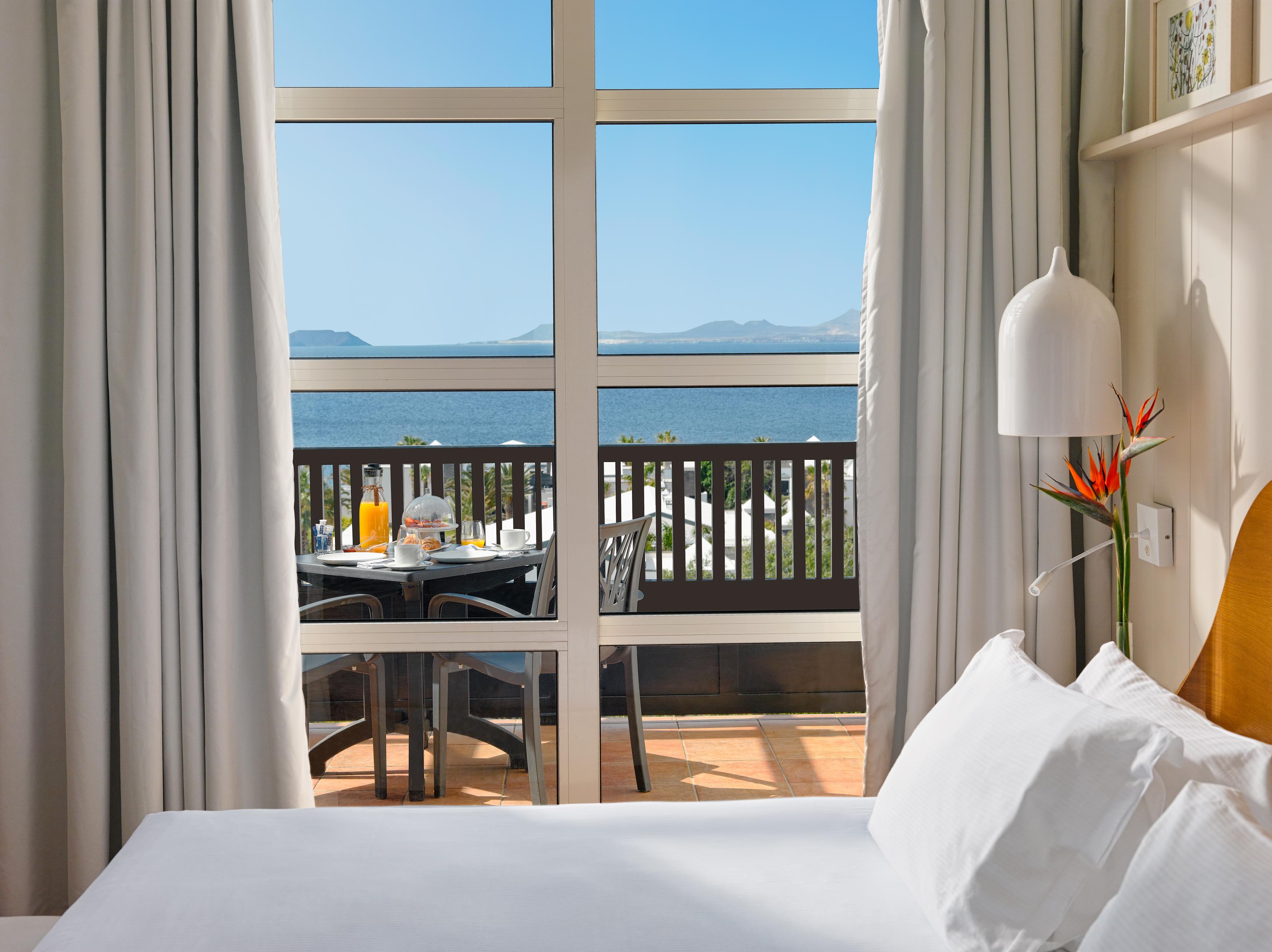 H10 Rubicon Horizons Collection (Adults Only) Hotel Playa Blanca  Exterior photo A room at the hotel