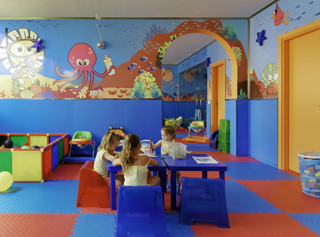 H10 Rubicon Horizons Collection (Adults Only) Hotel Playa Blanca  Exterior photo A nursery in Italy