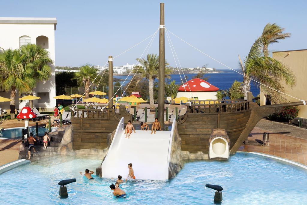 H10 Rubicon Horizons Collection (Adults Only) Hotel Playa Blanca  Exterior photo The pirate ship at the water park